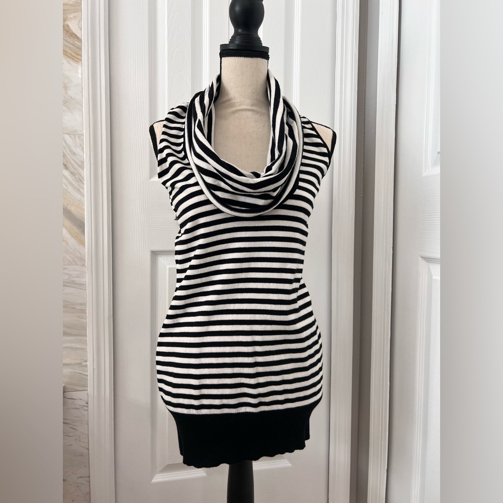 Tracy M, Sleeveless Black & White Striped Knit Cowl Neck Tunic